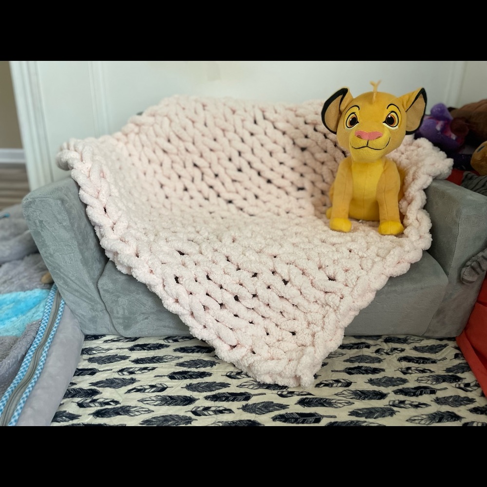 Toddler chunky knit blanket 2.5ft x 2.5ft